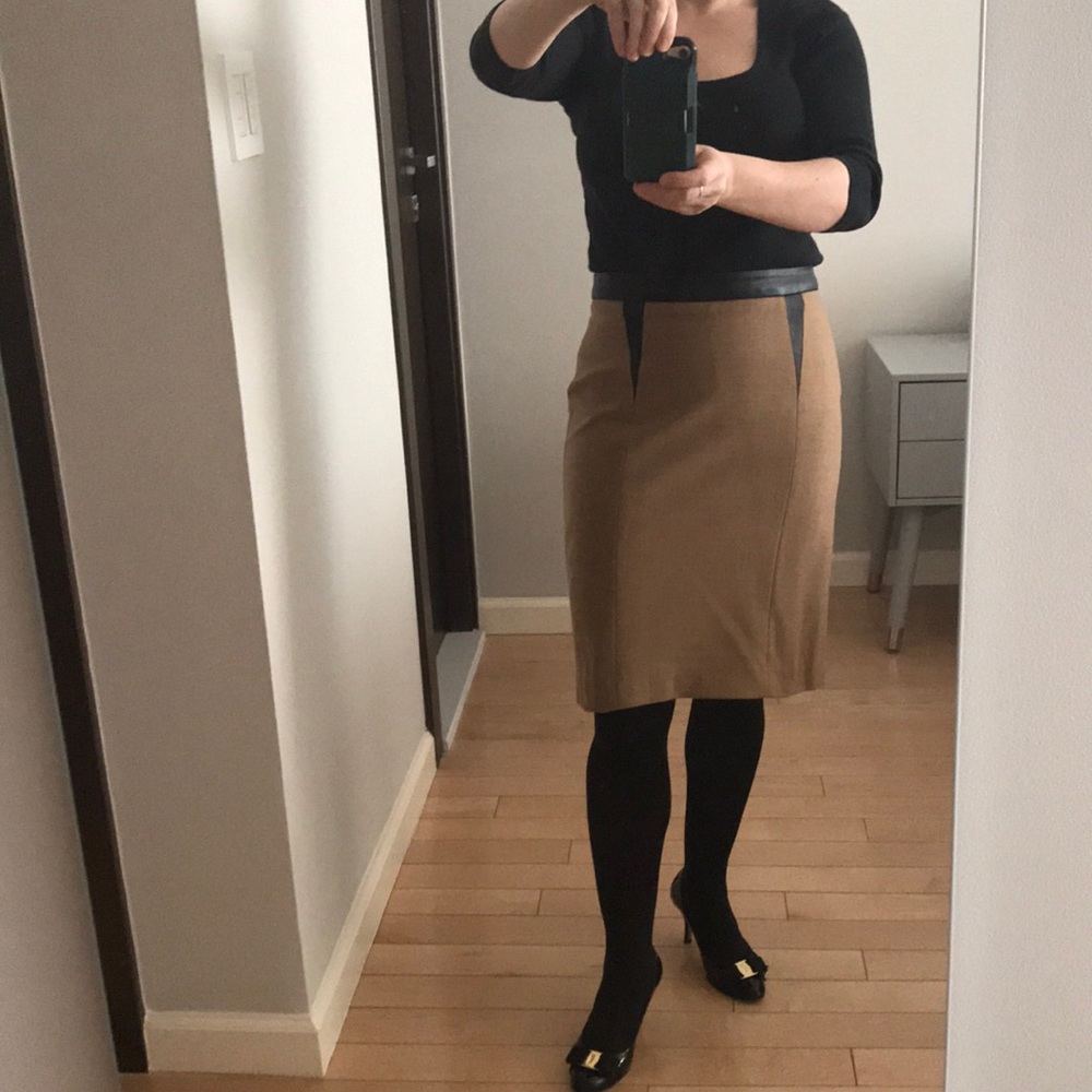 Club Monaco Tan virgin wool with black leather pencil skirt, size 4, Like New